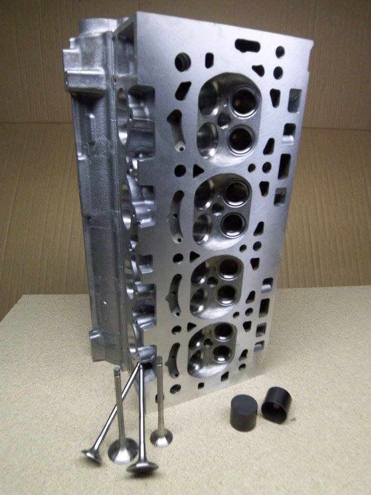 Culasse rectifiée avec soupapes neuves posées, atelier MoteK