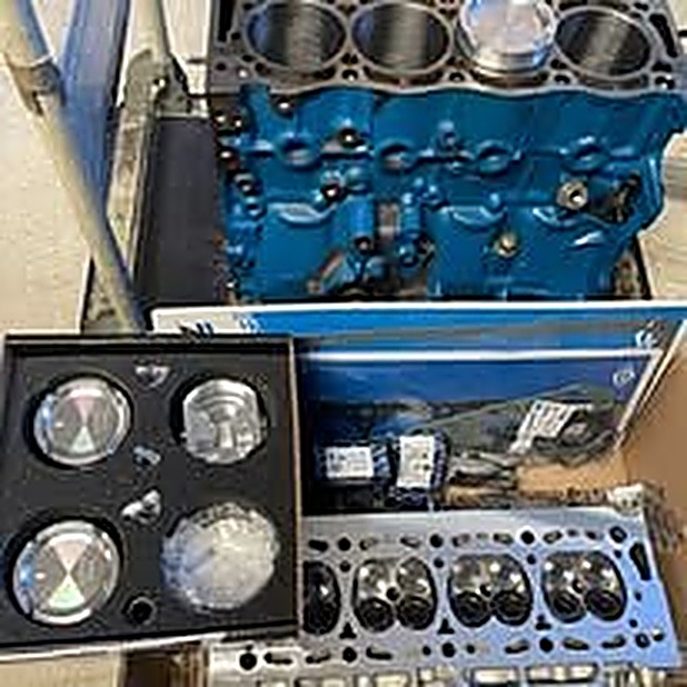 Bloc et culasse préparés avec kit pistons Wössner, atelier MoteK