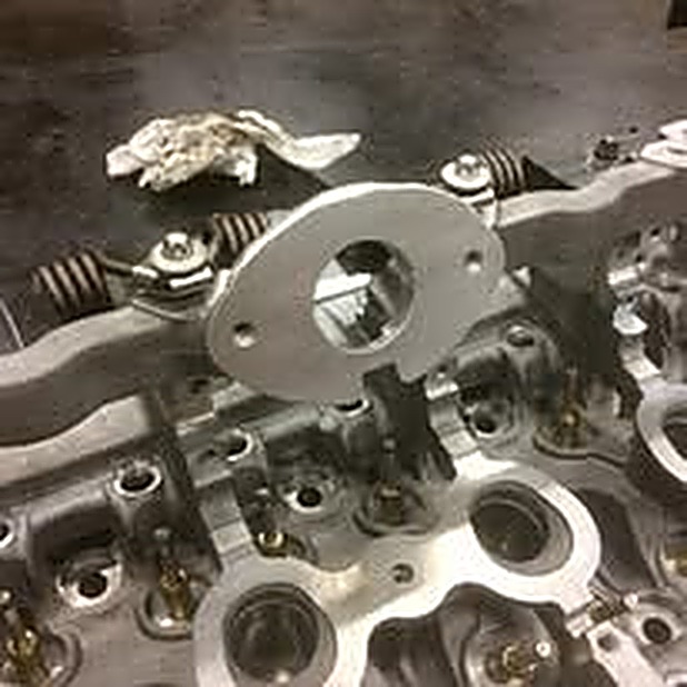 Rechargement aluminium au TIG sur une culasse, atelier MoteK