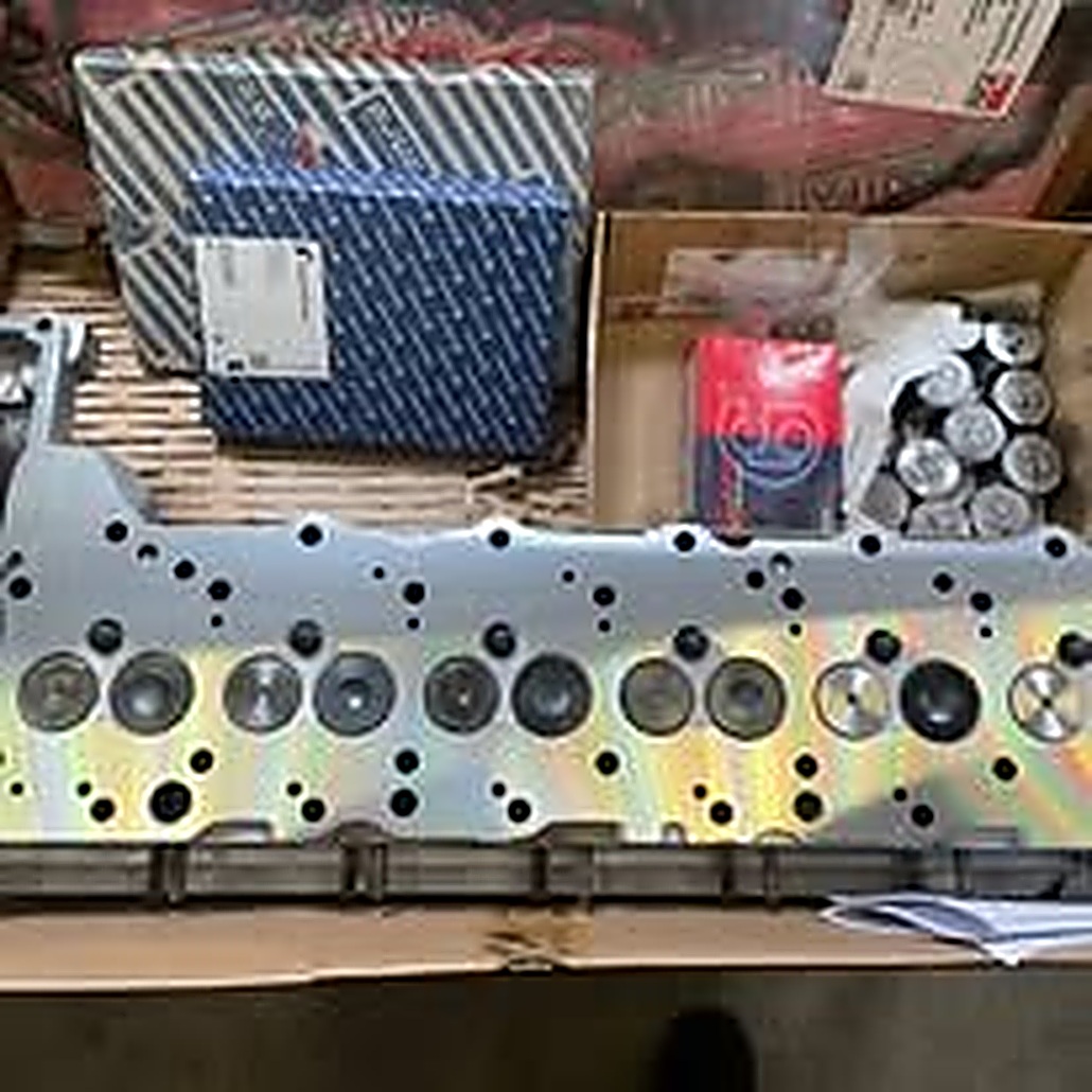 Culasse rectifiée avec pièces neuves prêtes au remontage, atelier MoteK